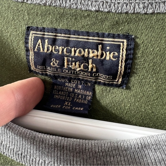 Vintage Abercrombie And Fitch Men’s T-Shirt - Picture 5 of 8
